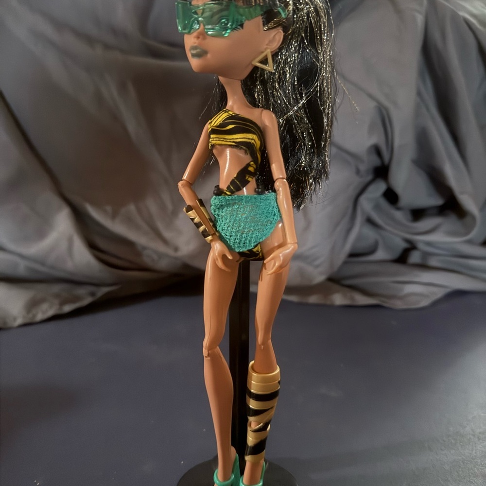 Monster high gloom beach doll Cleo de Nile